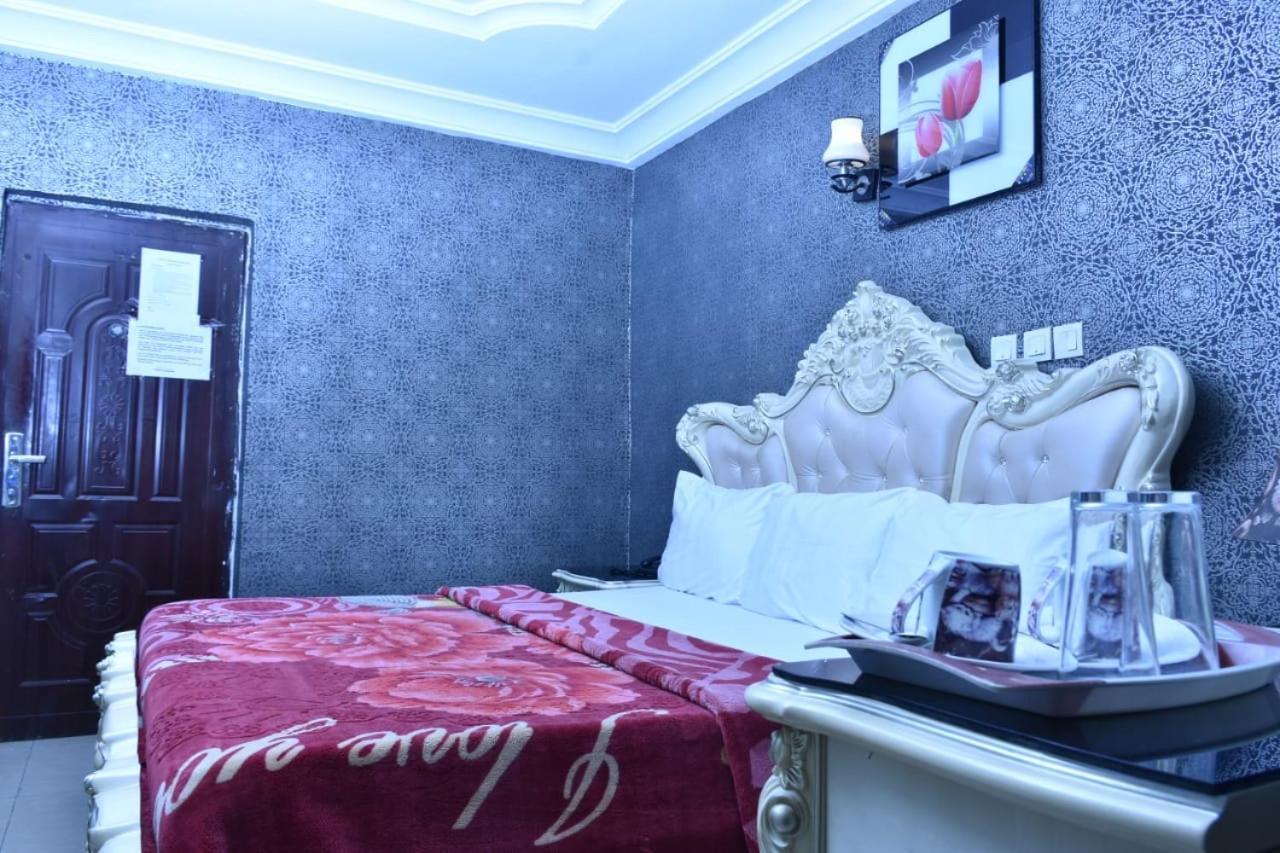 World Class Hotel & Apartments Абуджа Екстериор снимка